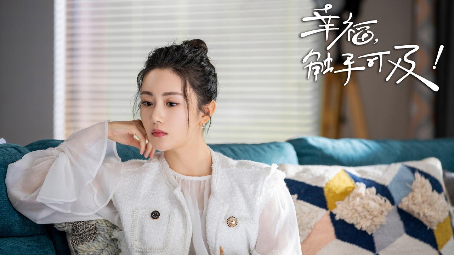 熊猫体育直播-林丹参观母校新体育馆赞叹设施完善，林丹体育公司