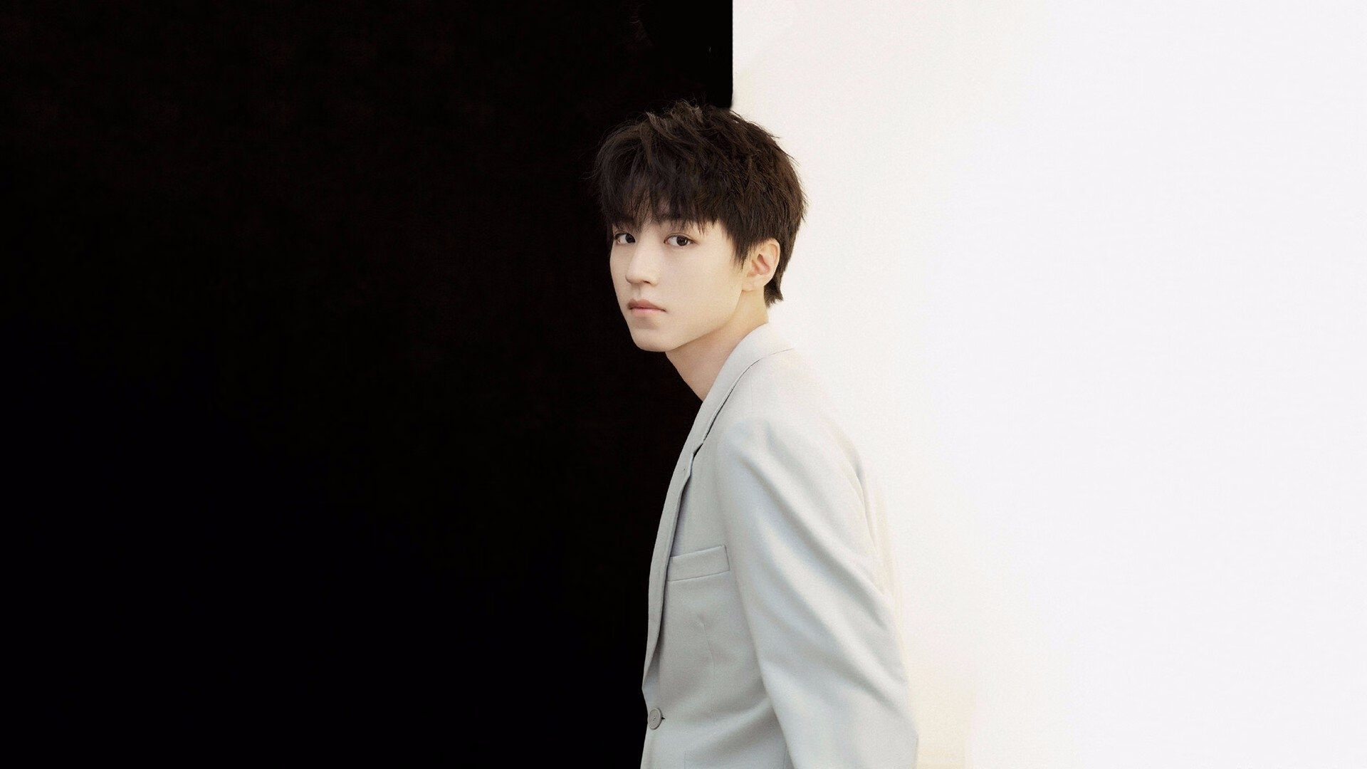 英超团体合作：团队配合展现足球魅力，英超俱乐部关系